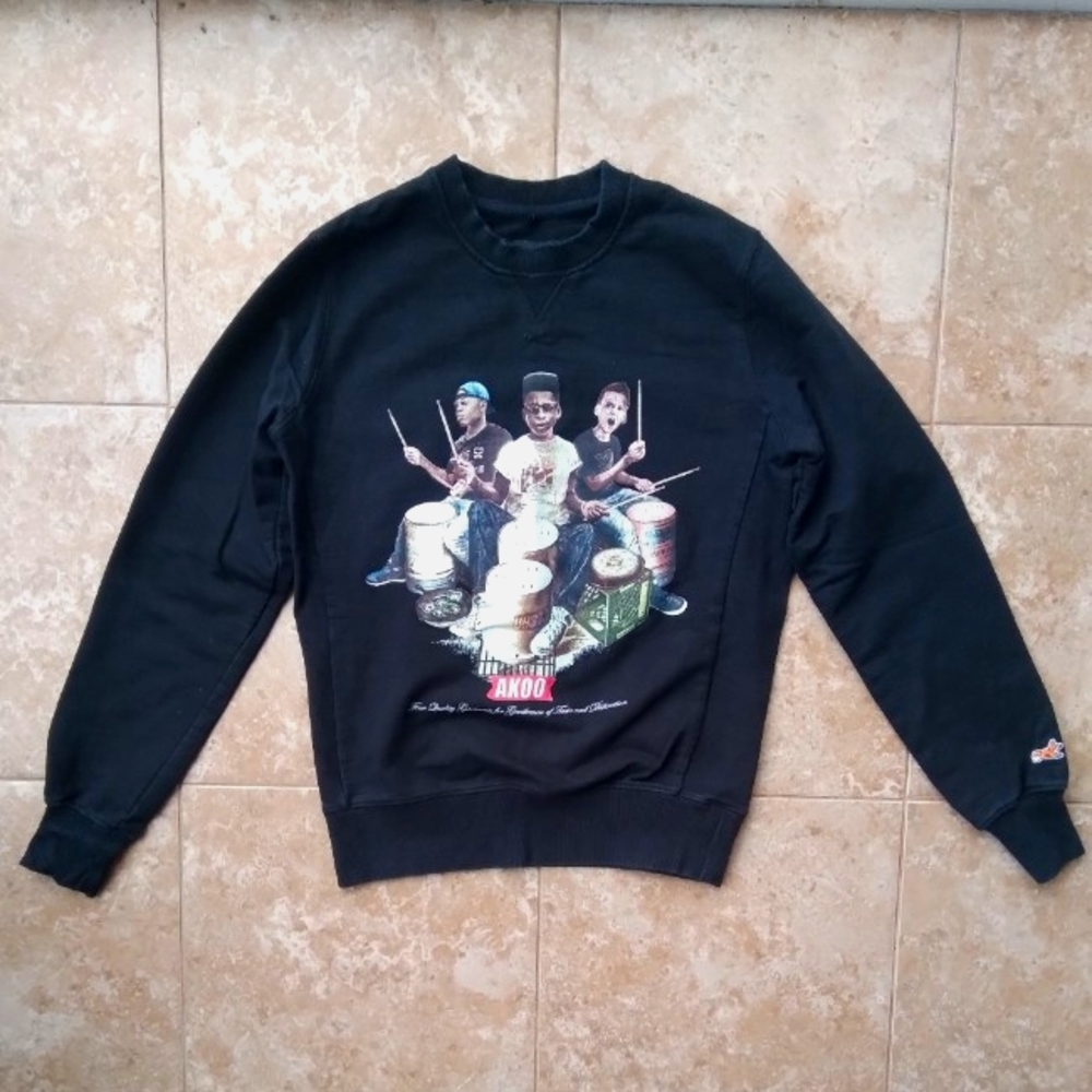 AKOO Kids Drumming Graphic Black Crewneck Mens Small